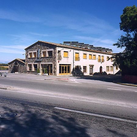 Hostal Mallorquines Riudarenes Buitenkant foto